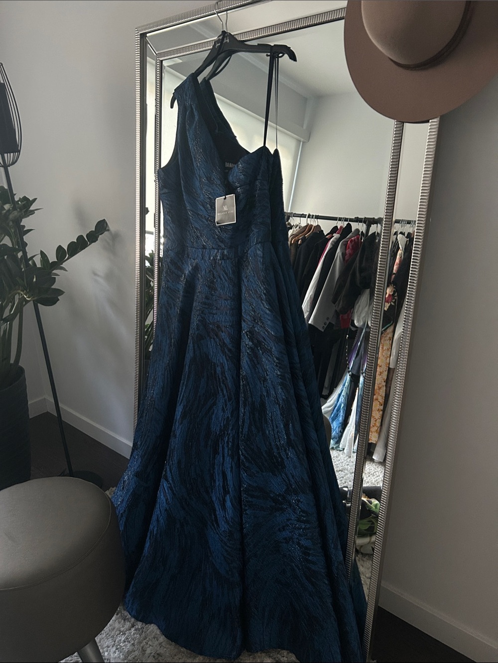 Elegant Navy Blue Evening Gown
